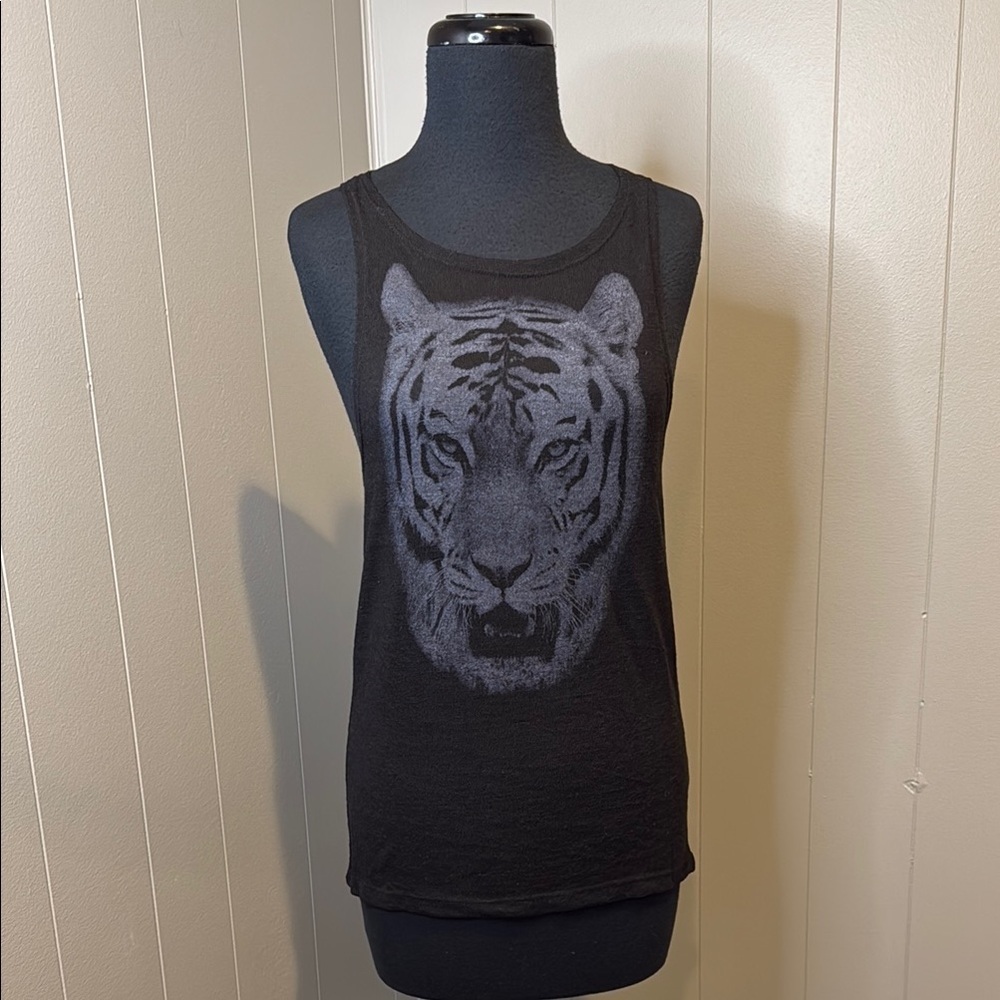 Atmosphere Women’s 6 Black Sleeveless Fitted Graphic Tank Semi Sheer